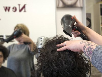 I Migliori 3 Parrucchieri A Firenze Aperti Di Domenica Prezzi Orari E Recensioni Aggiornamento Ottobre 2021 Uala